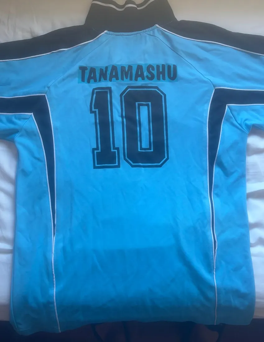 La camiseta de Tanamashu, con el 10.